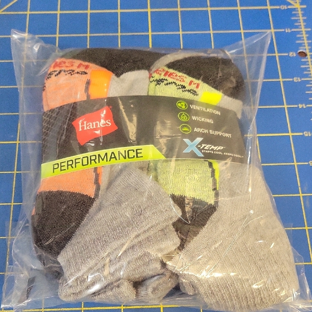 Hanes X-Temp Boy's Ankle 6 Pairs of Socks Medium Shoe Size 9-2.5 New In Package